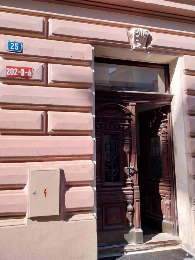 Byt 2+Kk Na Velkem Namesti Hradec Králové Exteriör bild