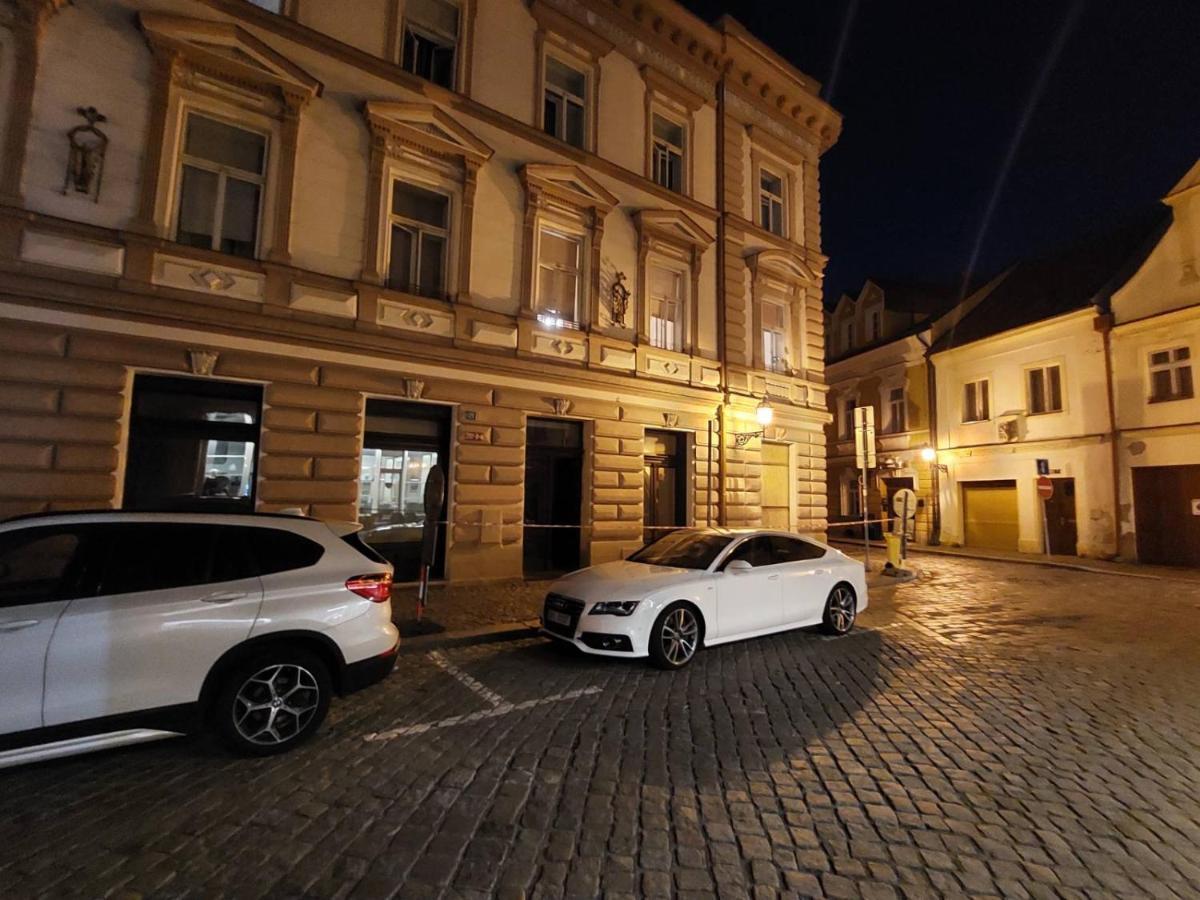Byt 2+Kk Na Velkem Namesti Hradec Králové Exteriör bild