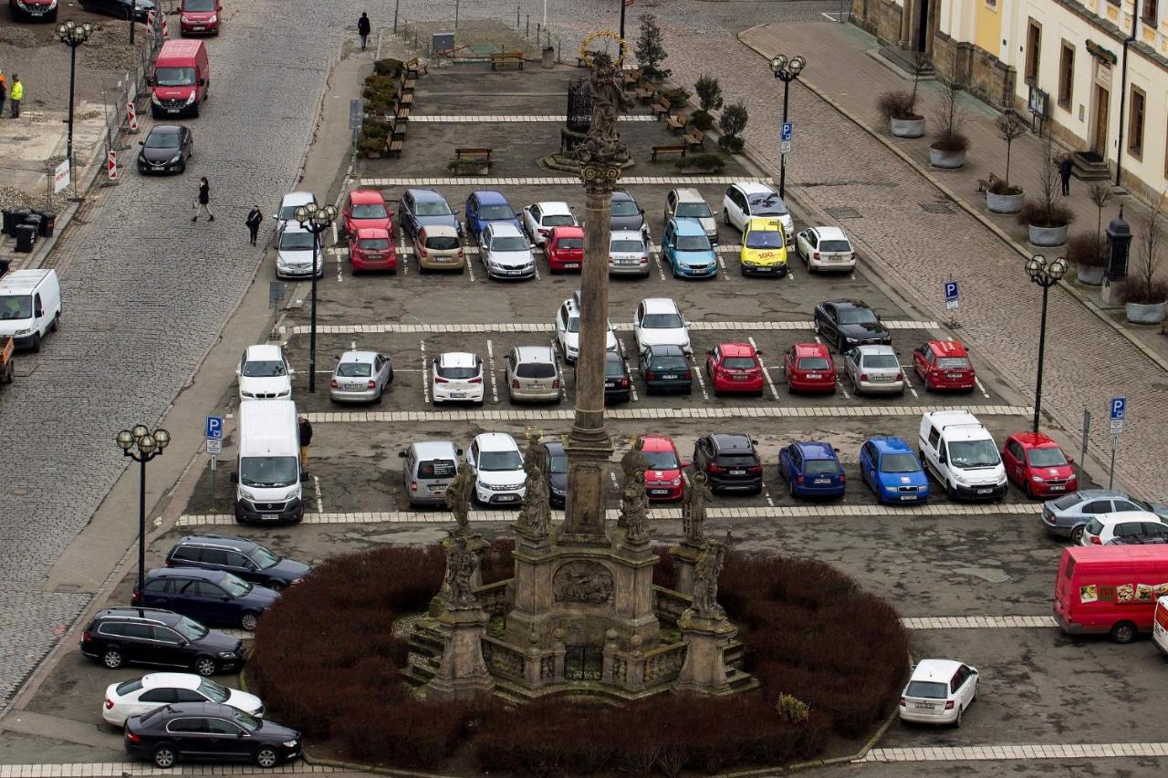 Byt 2+Kk Na Velkem Namesti Hradec Králové Exteriör bild