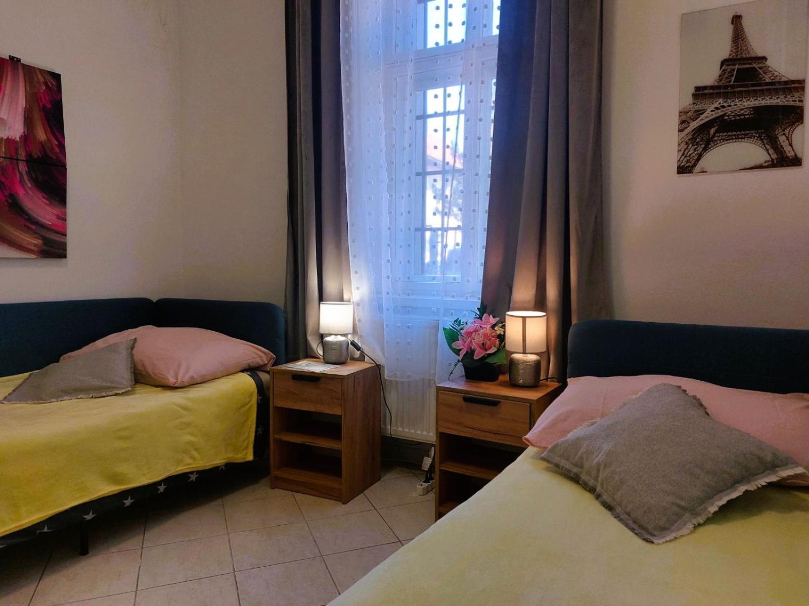 Byt 2+Kk Na Velkem Namesti Hradec Králové Exteriör bild